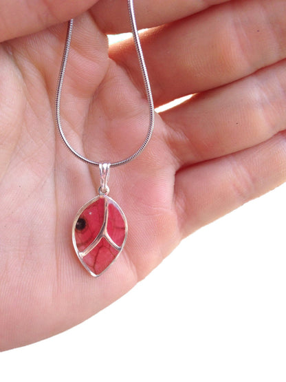 Blushing Phantom leaf necklace, detail view